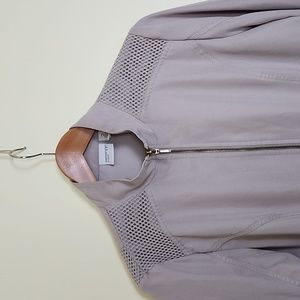 Zenergy by Chico's Men's Beige Lightweight Jacket with Mesh Insert Details